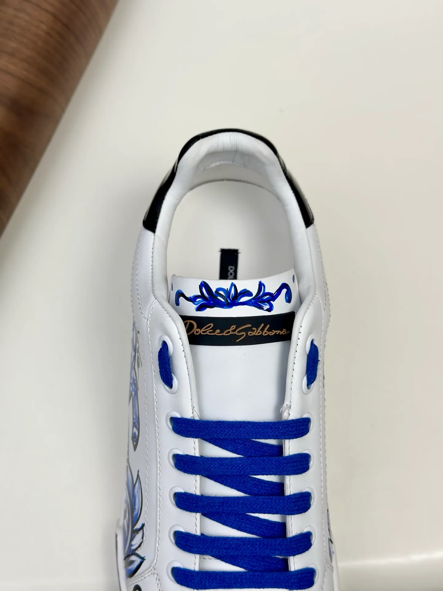 New product 💰900 DG Dolce & Gabbana men's shoes 💰ortofino graffiti calfskin sneakers ♞size; 39~44 (customized 38.45.46) Iconic men's shoes 💰ortofino series of sneakers, classic and timeless style, now presented with fashionable details. The calfskin engraved DG logo is a subtle finishing touch. Men's shoes💰ortofino calfskin sneakers: